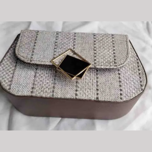 Casual Plain Ladies Padded Strap Rexine Purse, For Party at Rs 520/bag in  New Delhi